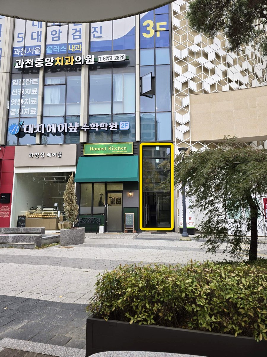 출입구 1